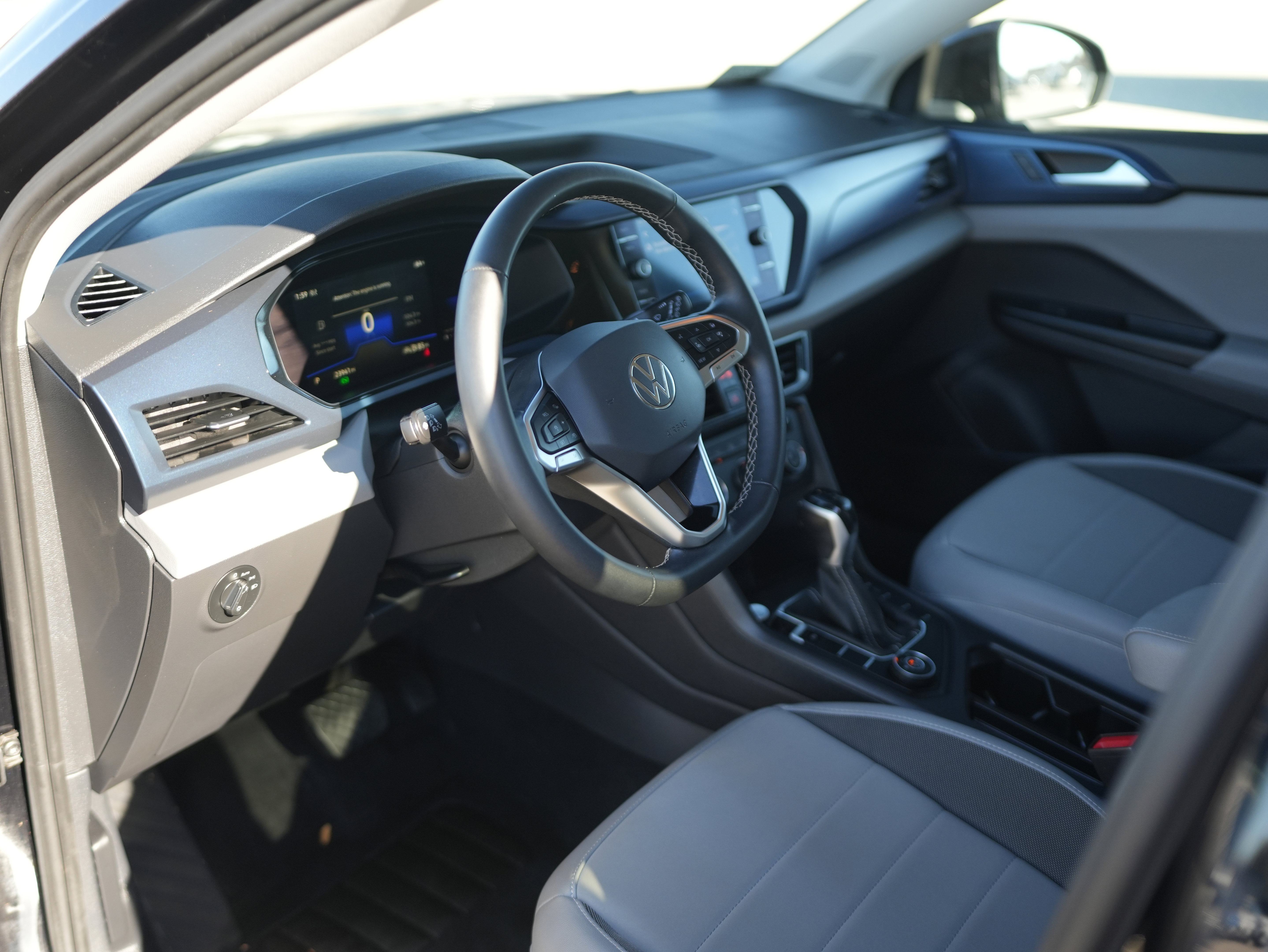 Used 2022 Volkswagen Taos SE w/ IQ.Drive SE Package image 12