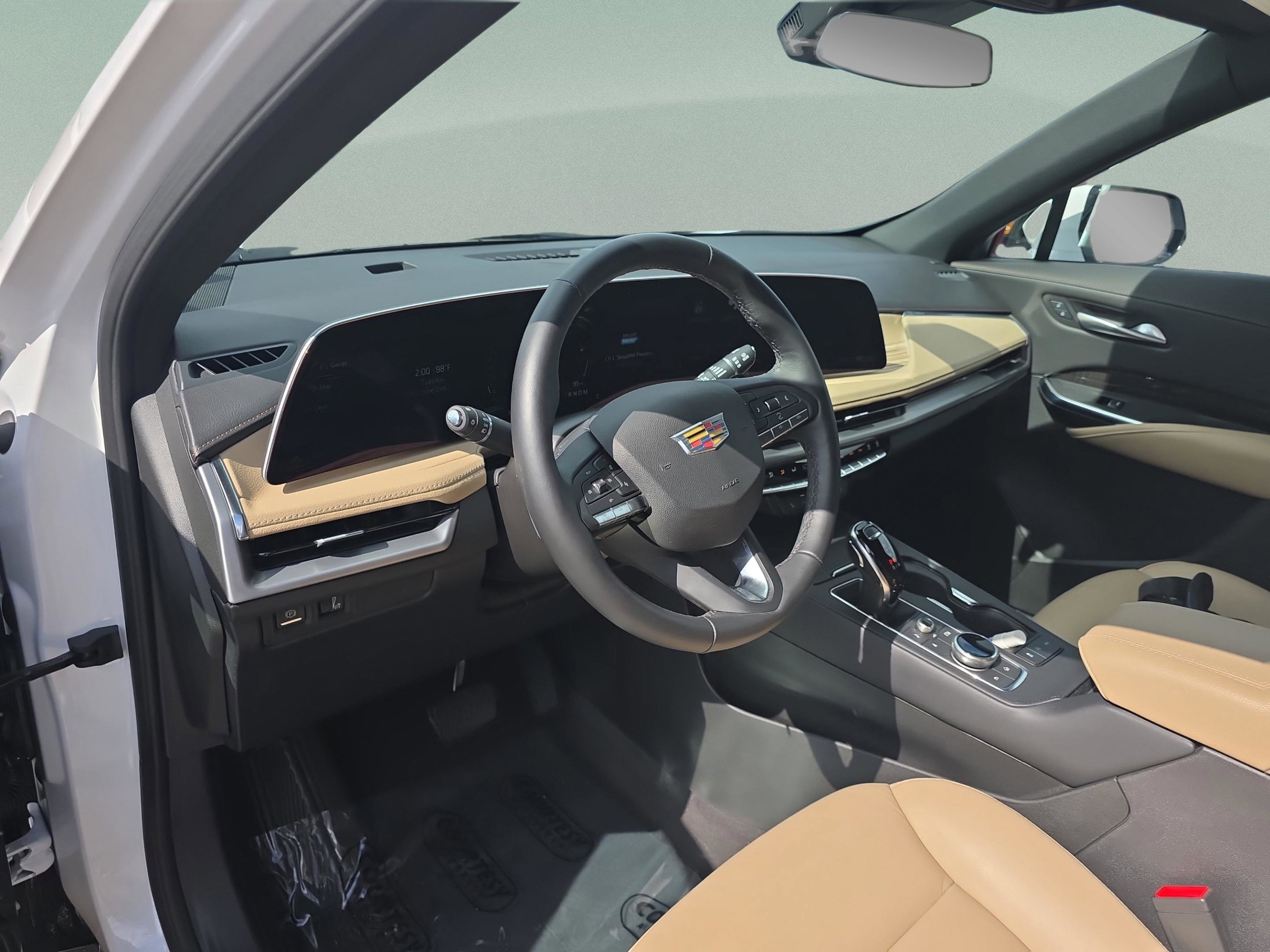 Used 2025 Cadillac XT4 Premium Luxury w/ Cold Weather Package FWD image 15