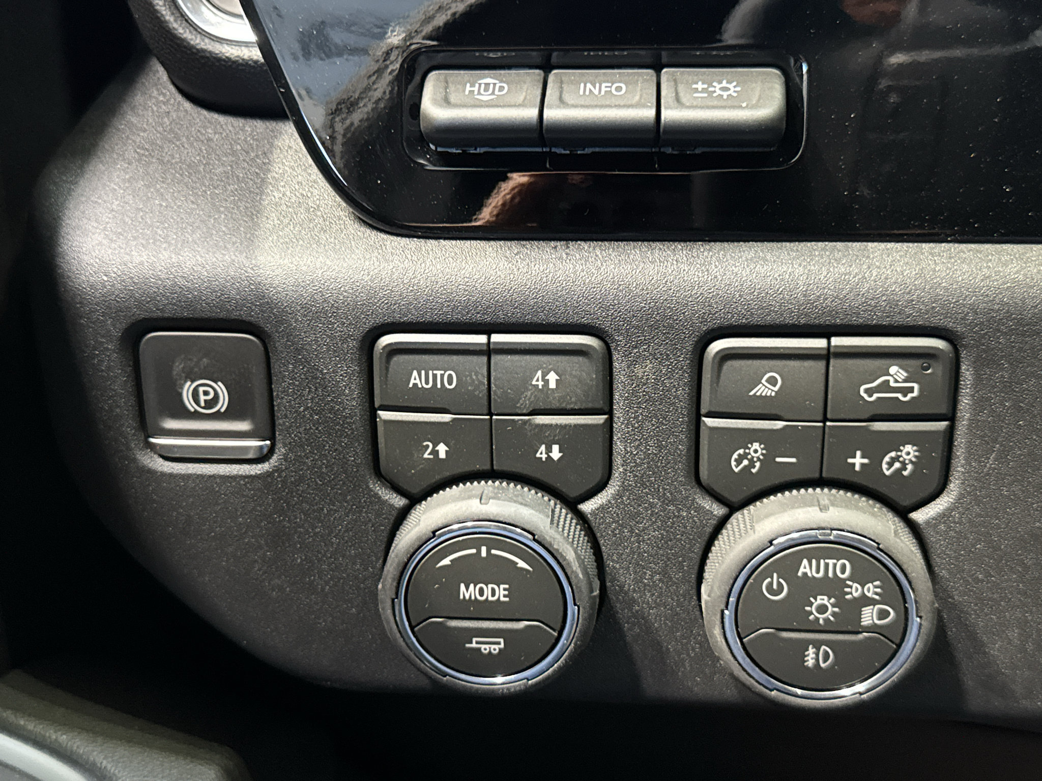 New 2026 Chevrolet Silverado 1500 High Country w/ Technology Package AWD/4WD image 38