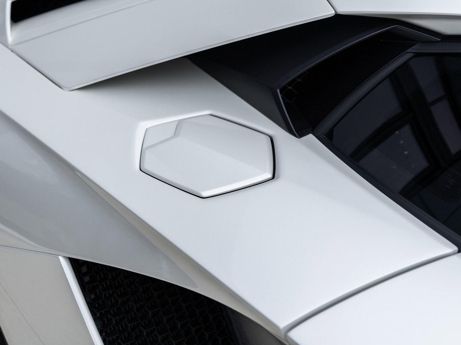 Used 2018 Lamborghini Aventador S image 19