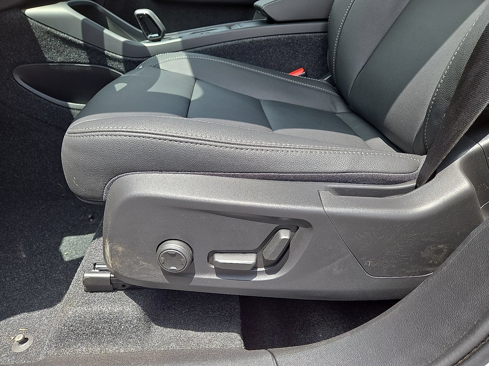 New 2026 Volvo XC40 B4 Core FWD image 24