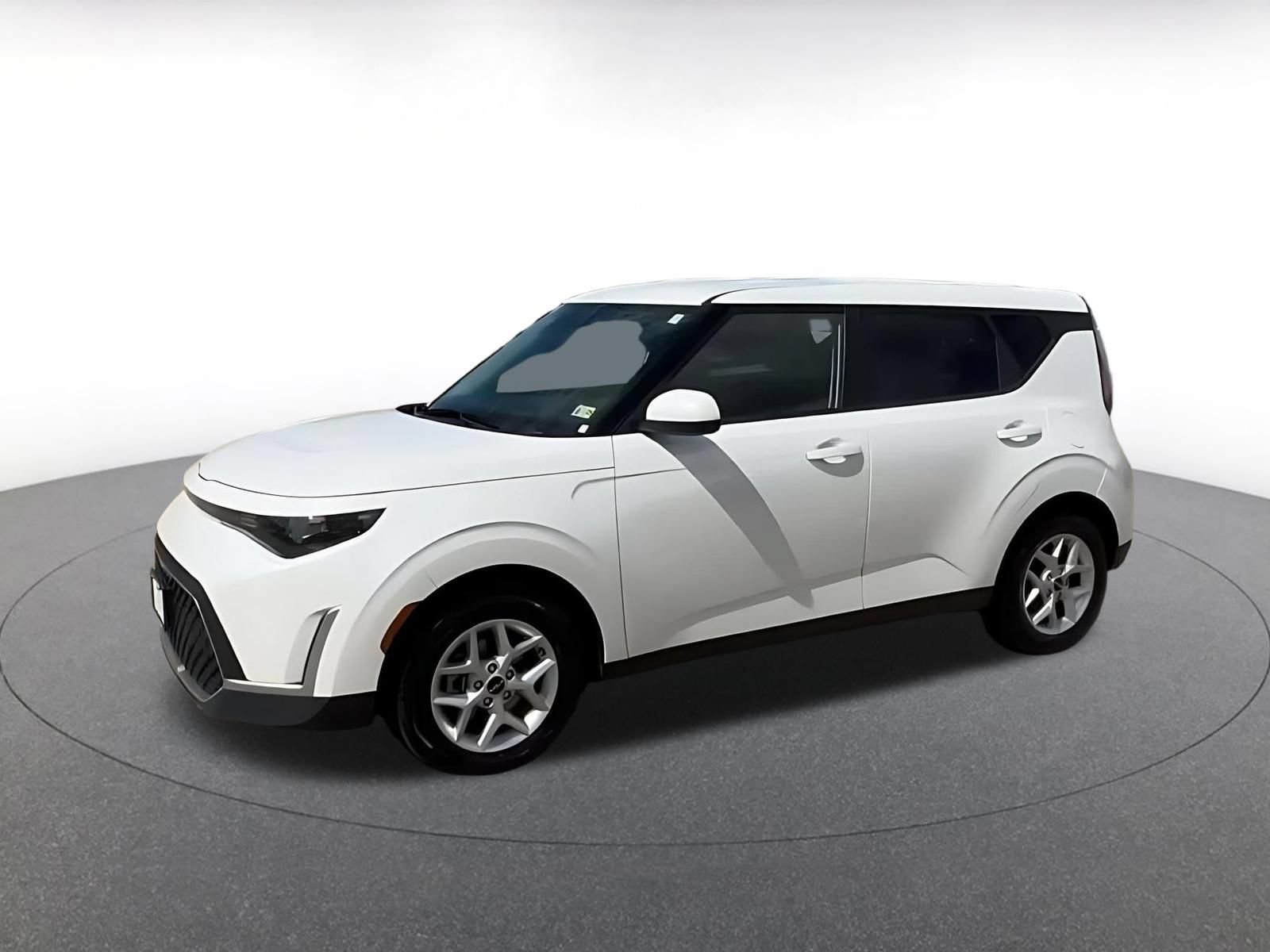 Used 2025 Kia Soul LX w/ LX Technology Package FWD image 8