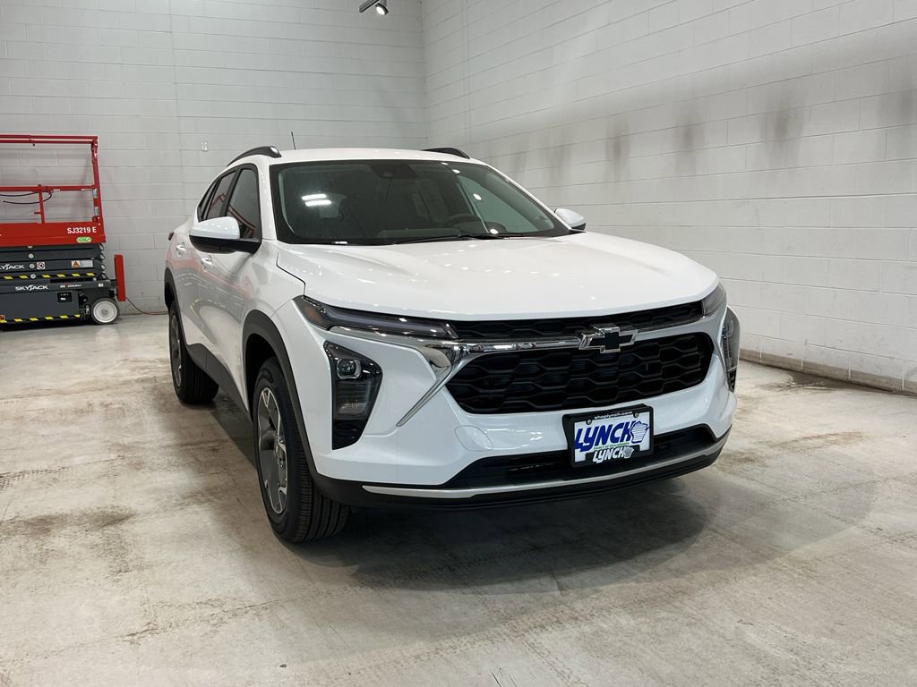 New 2025 Chevrolet Trax LT w/ Driver Confidence Package image 38