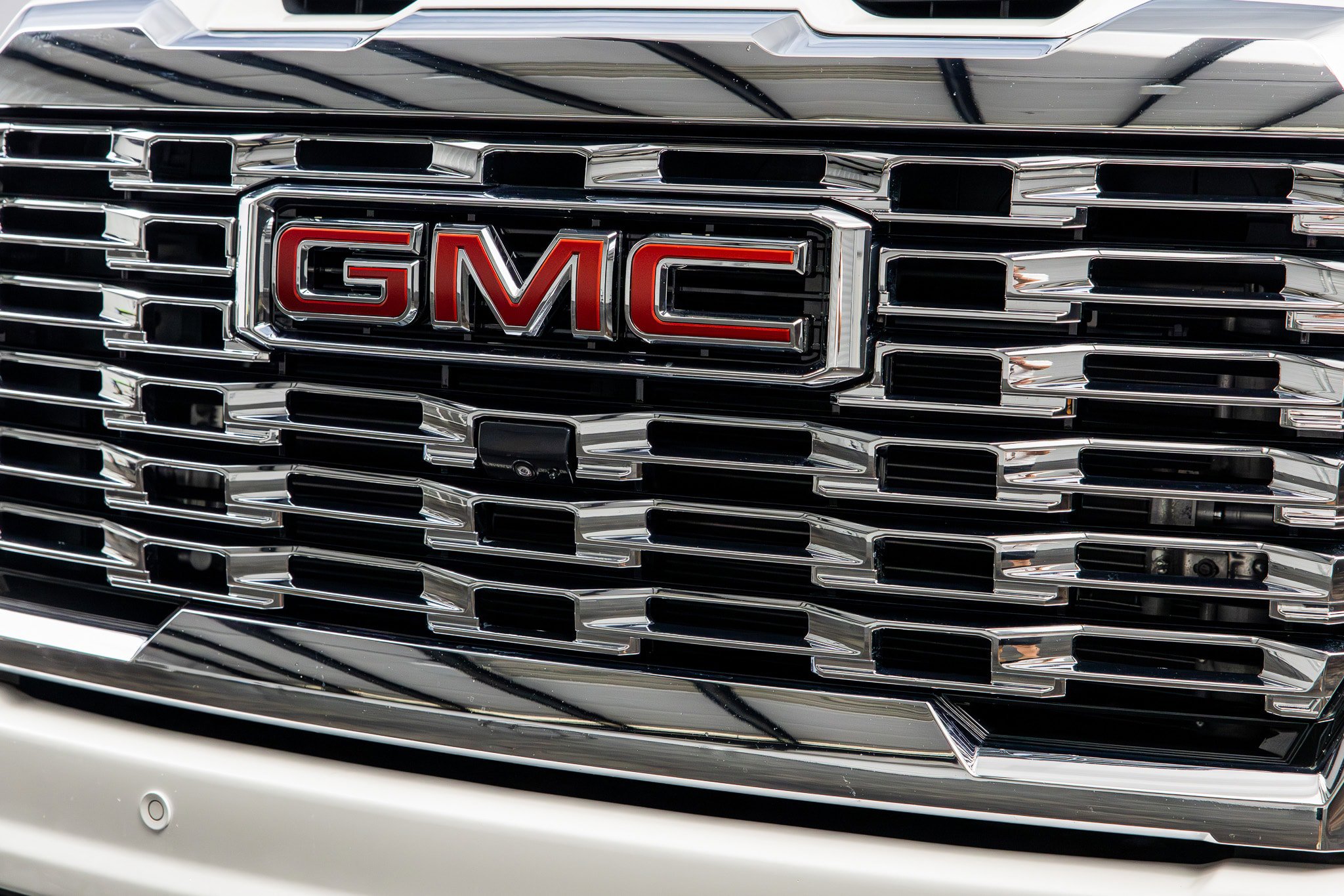Used 2024 GMC Sierra 2500 Denali w/ Denali Reserve Package AWD/4WD image 4