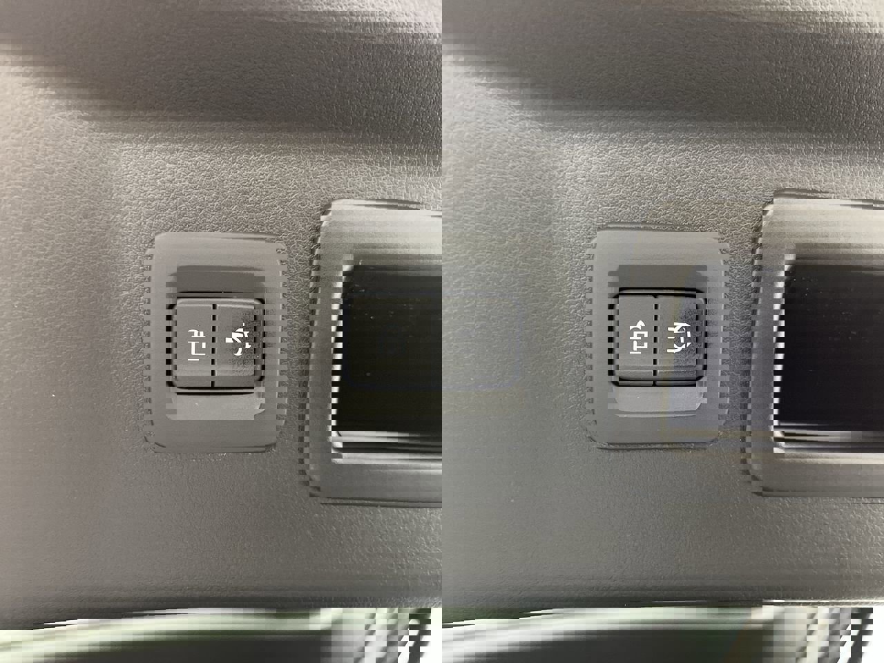 Certified 2025 MAZDA CX-70 Plug-In Hybrid w/ Premium Plus image 33