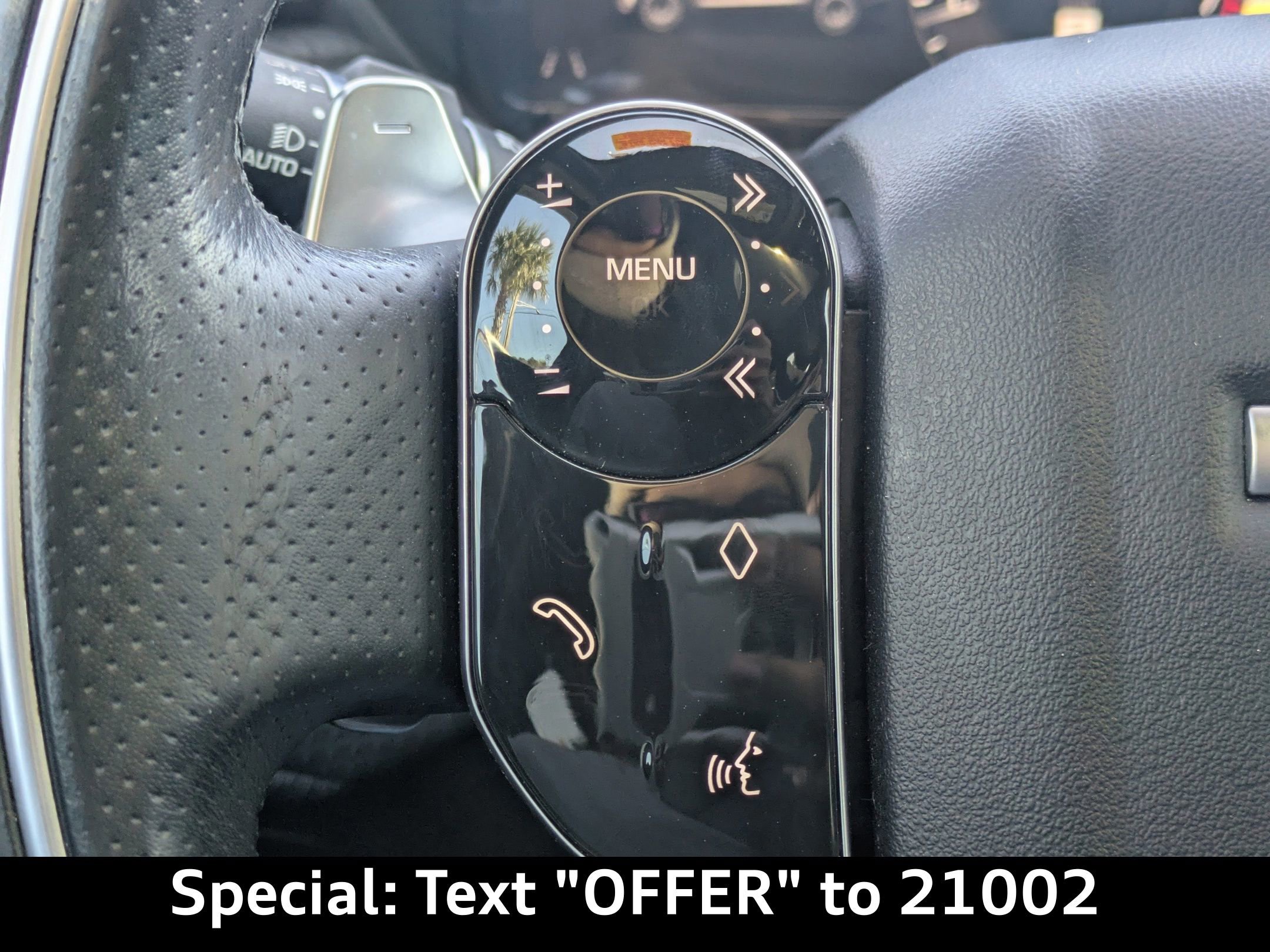 Used 2019 Land Rover Range Rover Velar R-Dynamic SE image 29