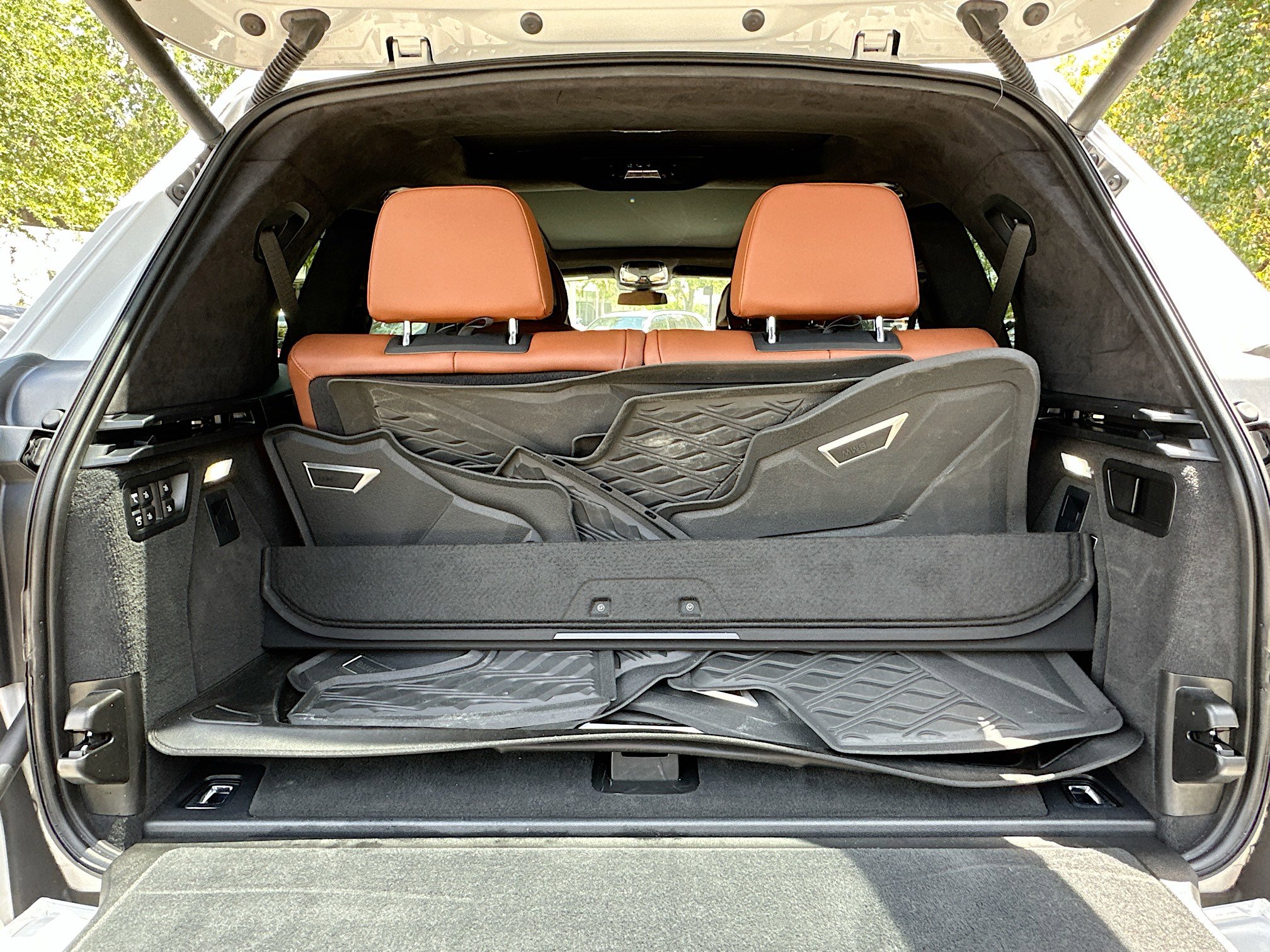 Certified 2024 BMW X7 xDrive40i w/ Executive Package image 28