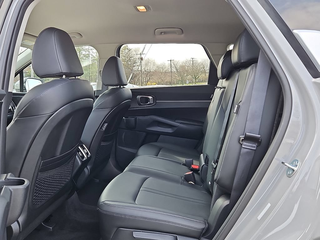 Used 2025 Kia Sorento S FWD image 12