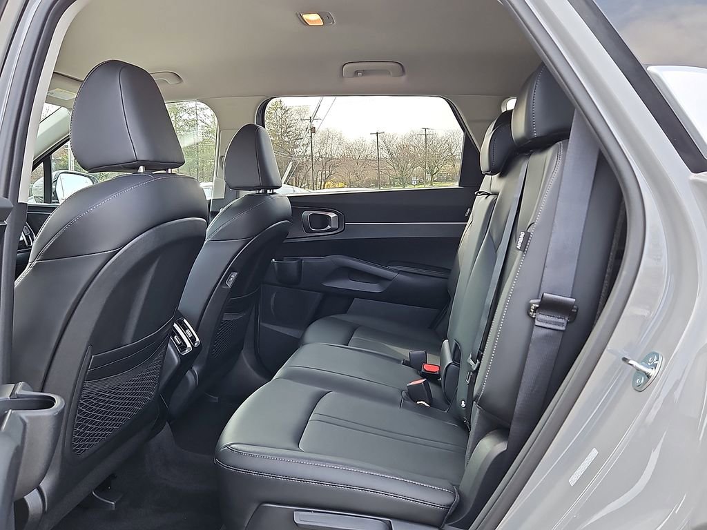Certified 2025 Kia Sorento S FWD image 12