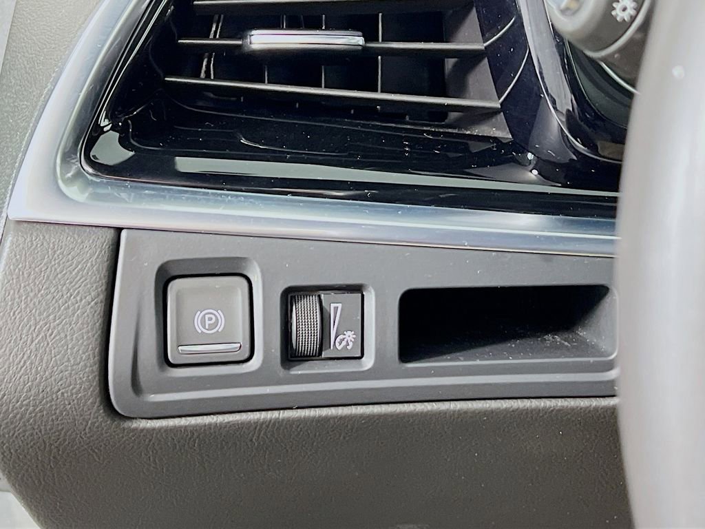 Certified 2024 Cadillac XT6 Luxury w/ LPO, Floor Liner Package AWD/4WD image 9