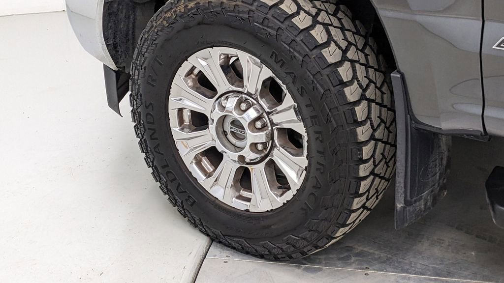Used 2017 Ford F350 Lariat w/ Chrome Package image 4