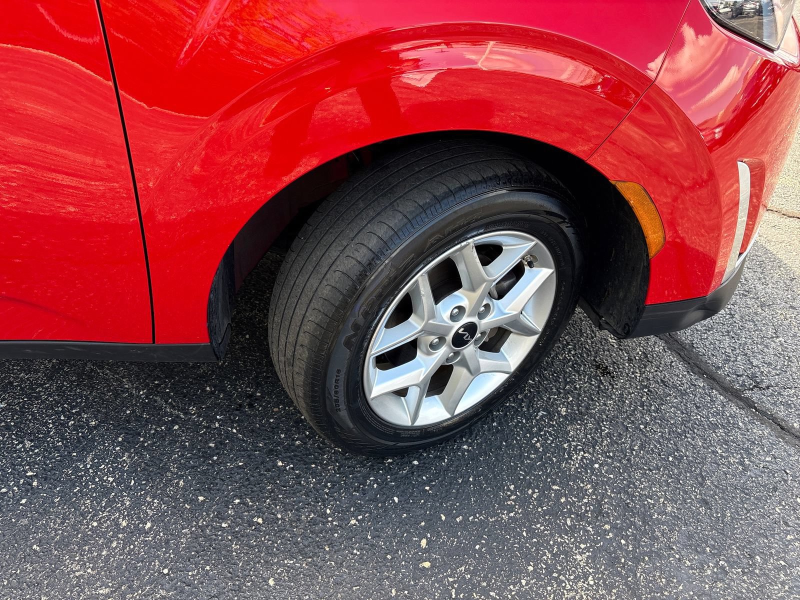 Used 2025 Kia Soul LX w/ LX Technology Package FWD image 33