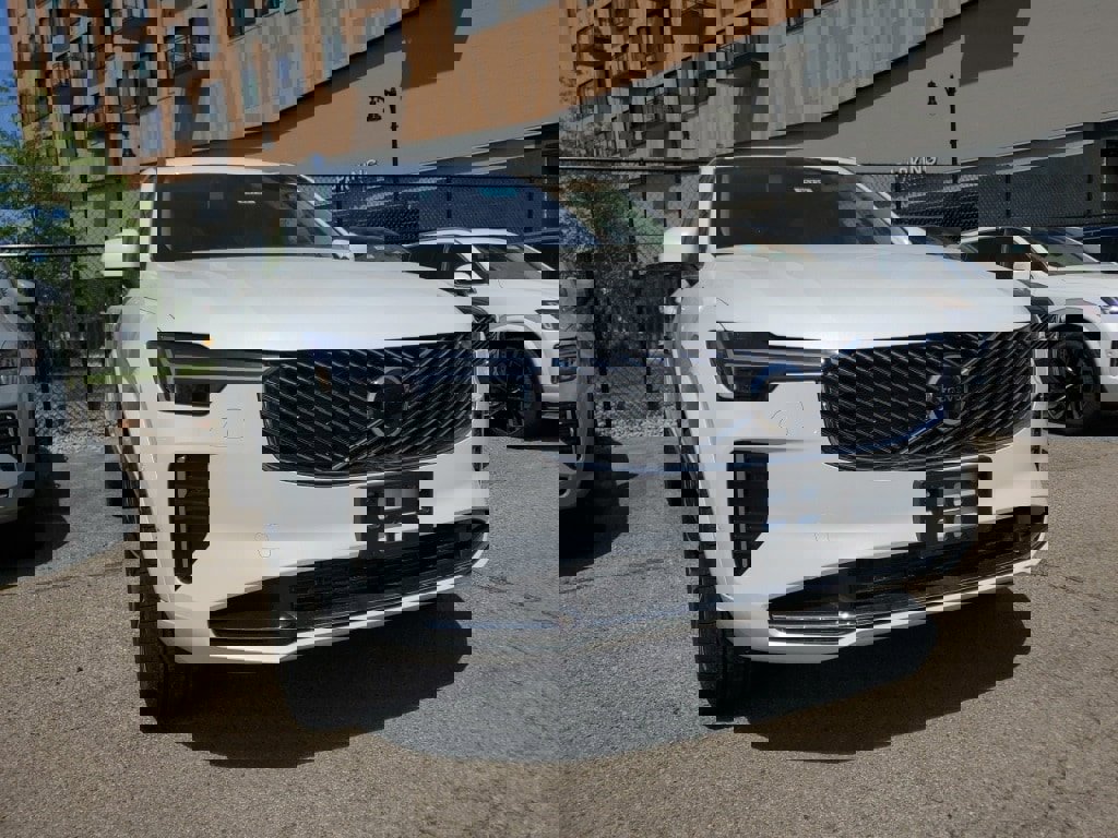 New 2025 Volvo XC90 T8 Ultra w/ Protection Package Premier image 2