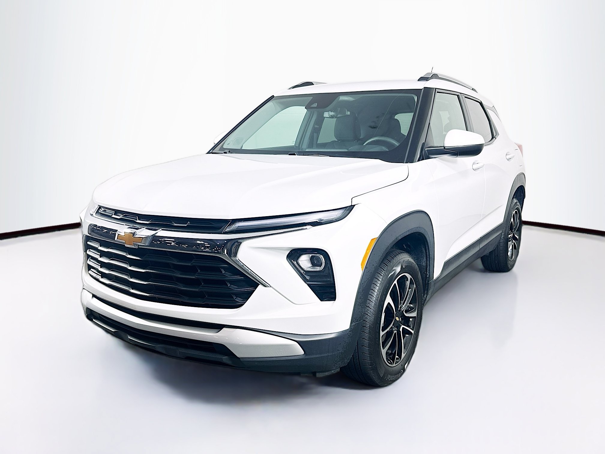 Used 2025 Chevrolet TrailBlazer LT AWD/4WD image 3
