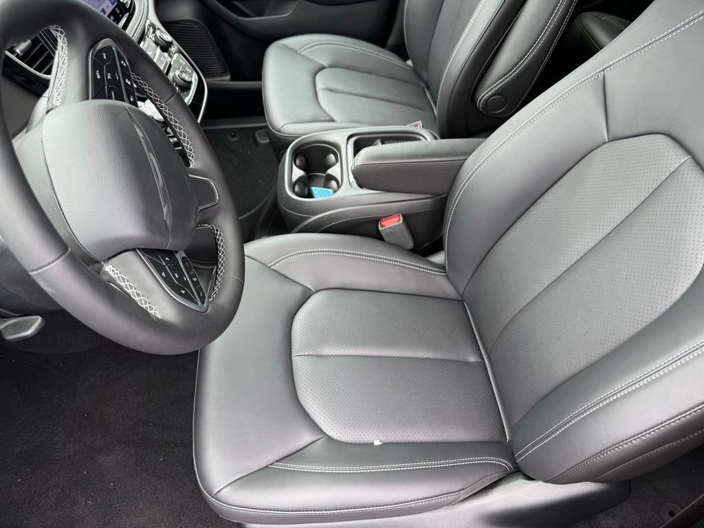 New 2027 Chrysler Pacifica Select FWD image 14