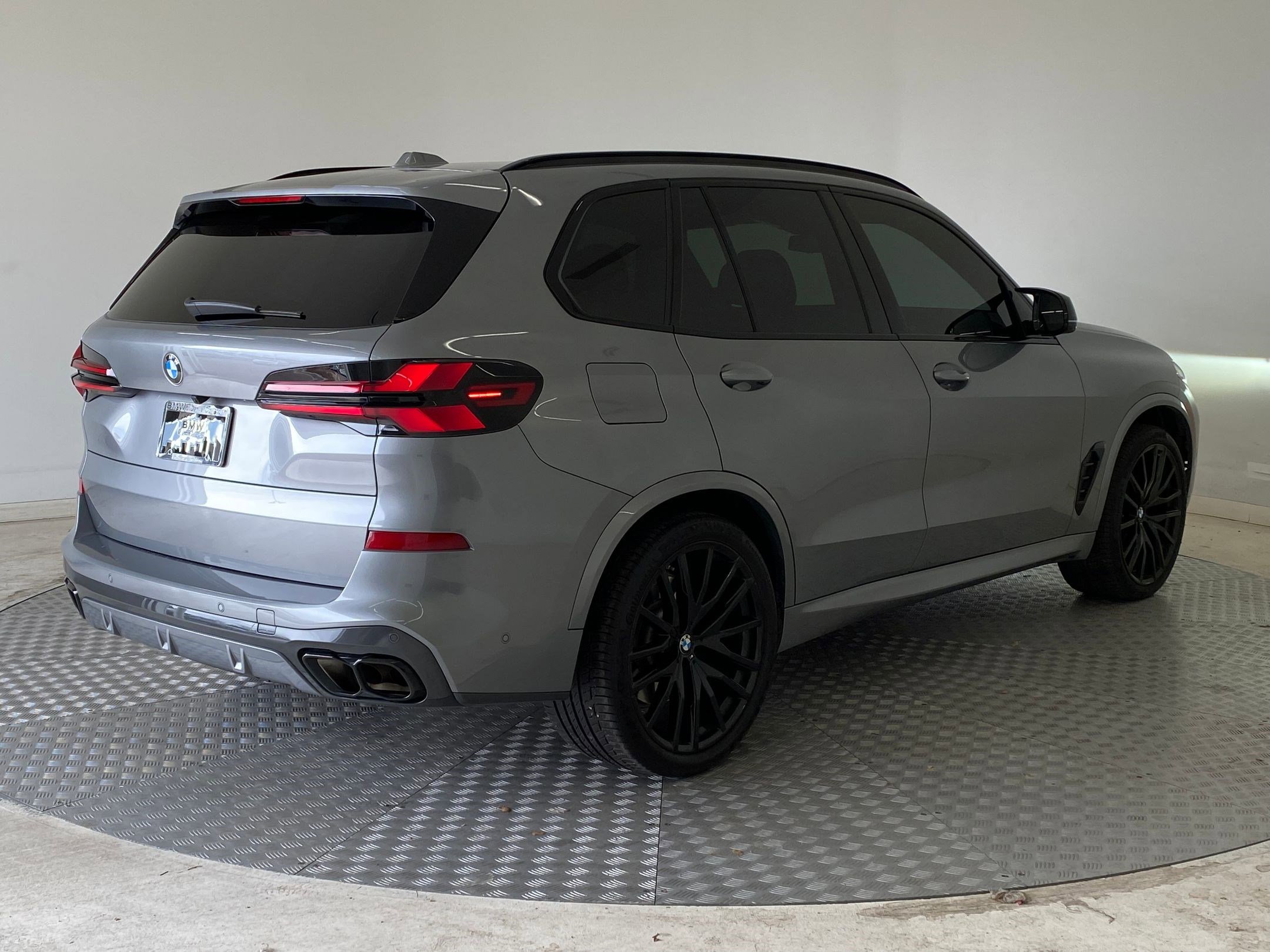 Certified 2024 BMW X5 M60i w/ M Sport Professional Package image 9