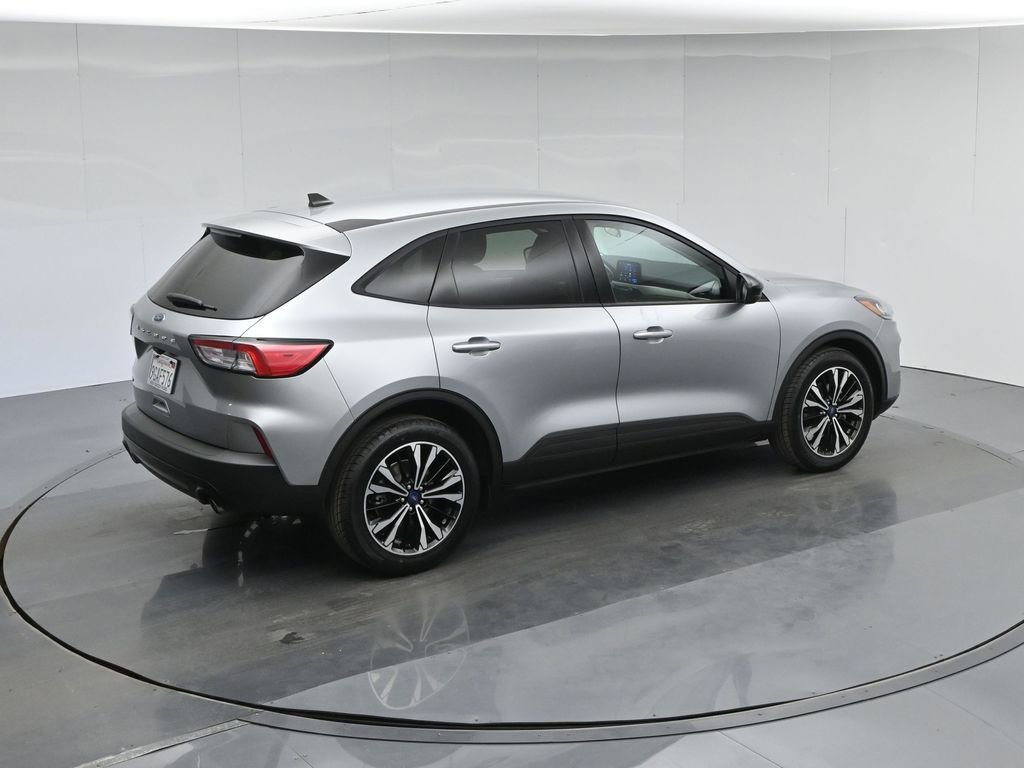 Certified 2022 Ford Escape SE w/ SE Sport Appearance Package image 40
