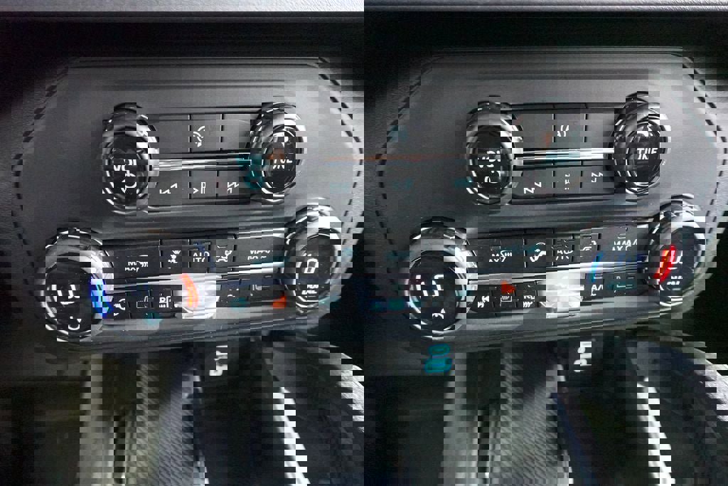 Certified 2025 Ford Bronco Badlands image 20