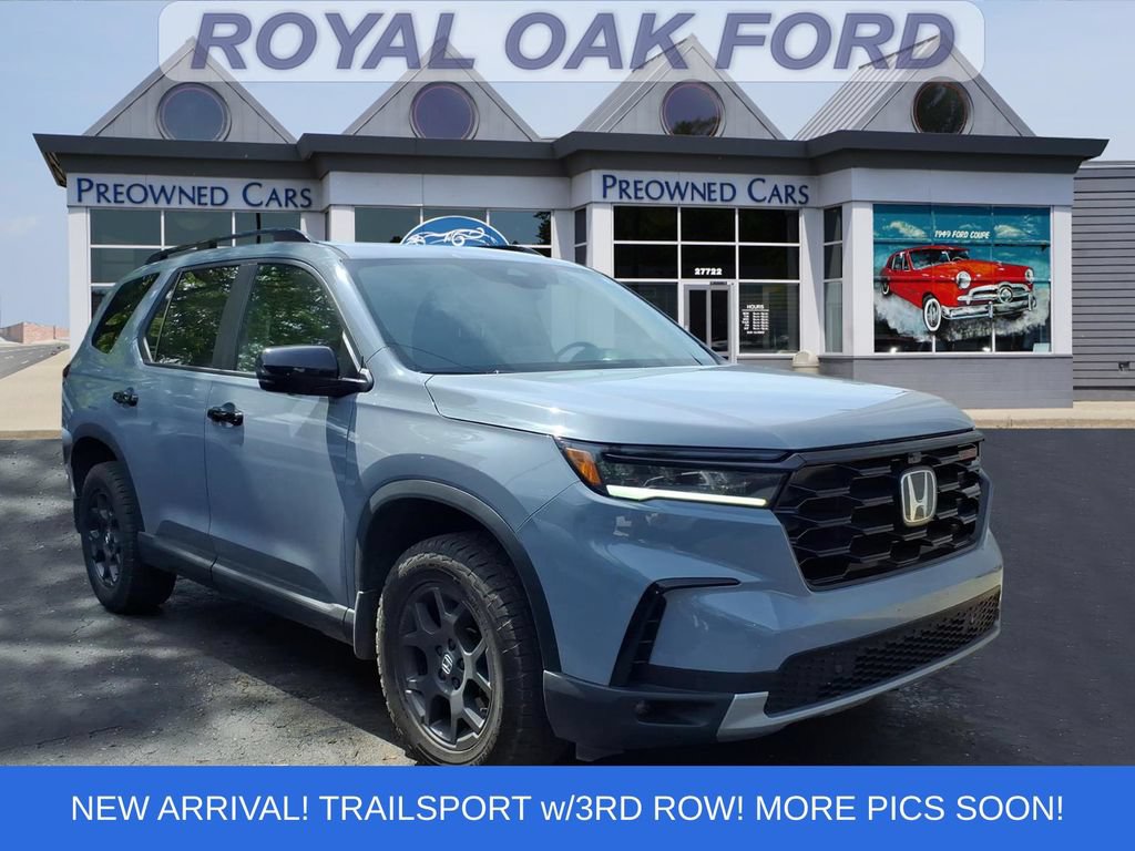 Used 2025 Honda Pilot TrailSport image 1
