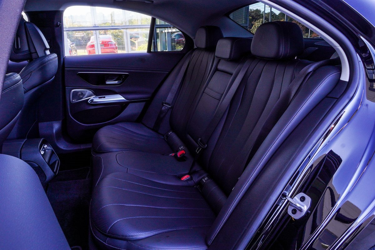 Used 2024 Mercedes-Benz E 350 4MATIC Sedan image 24