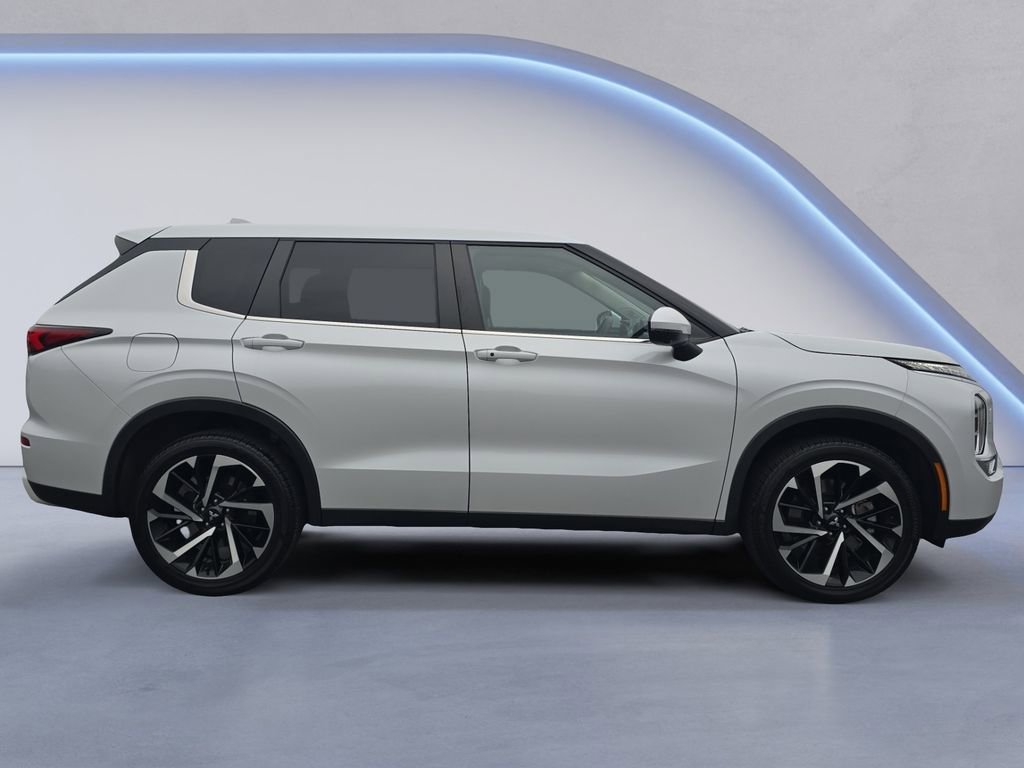 Used 2024 Mitsubishi Outlander SE image 6