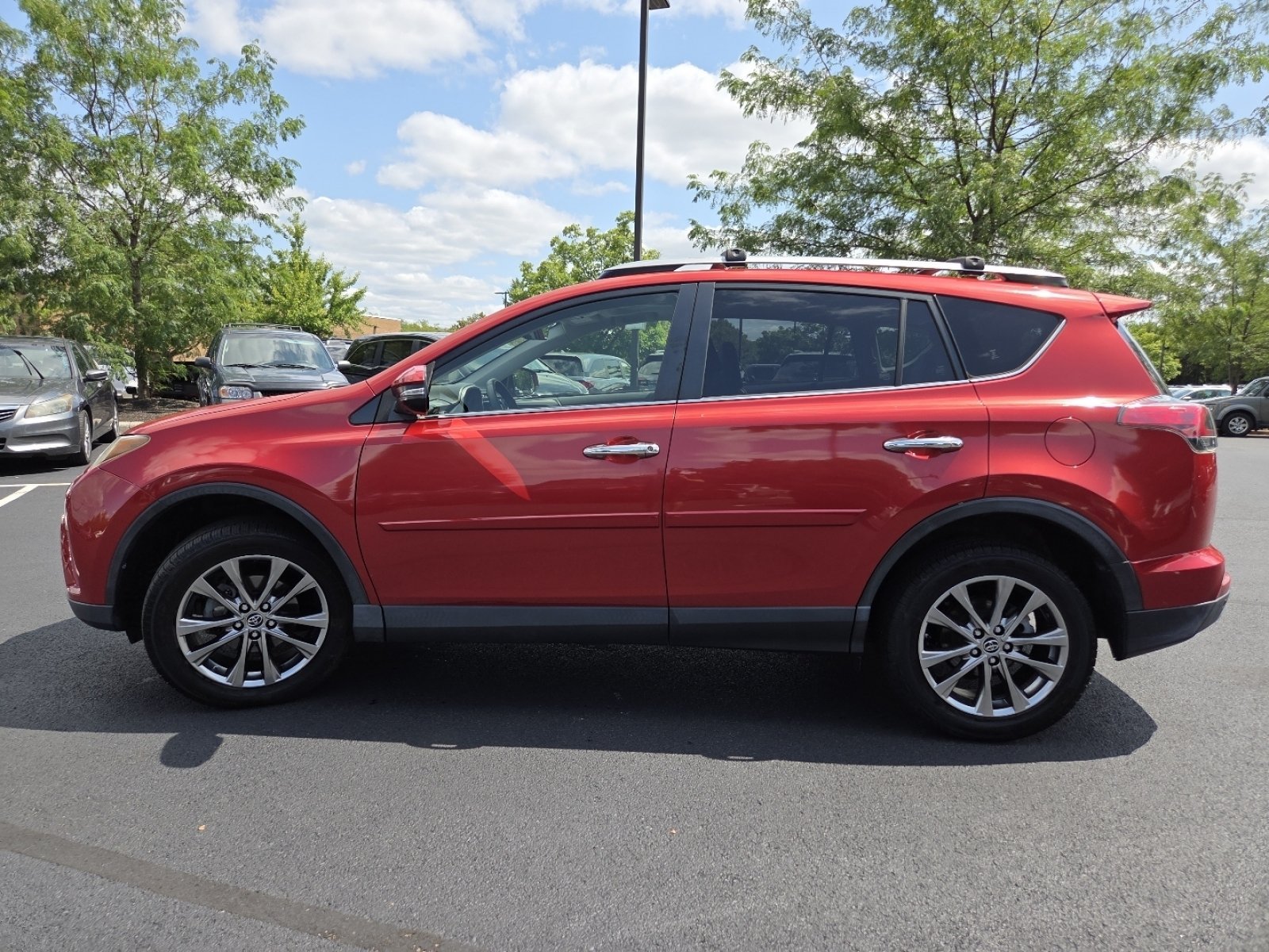 Used 2017 Toyota RAV4 Limited w/ Advanced Technology Package AWD/4WD image 19