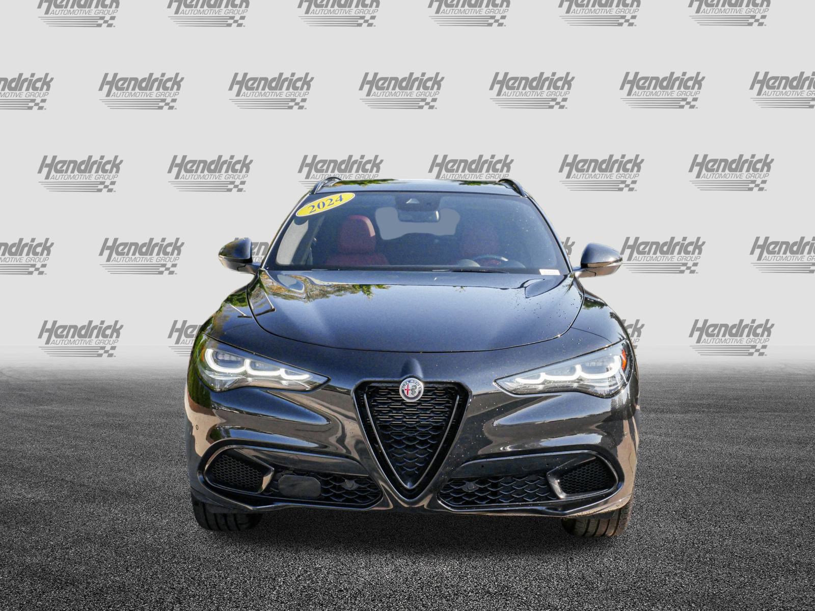 Used 2024 Alfa Romeo Stelvio Veloce image 3