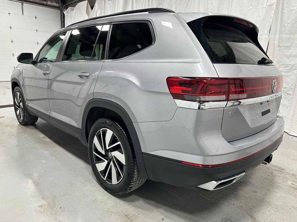 Used 2025 Volkswagen Atlas SE AWD/4WD image 5