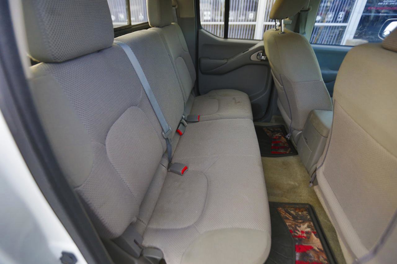 Used 2016 Nissan Frontier SV image 12