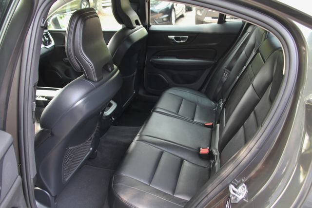 Used 2020 Volvo S60 T5 Momentum FWD image 32