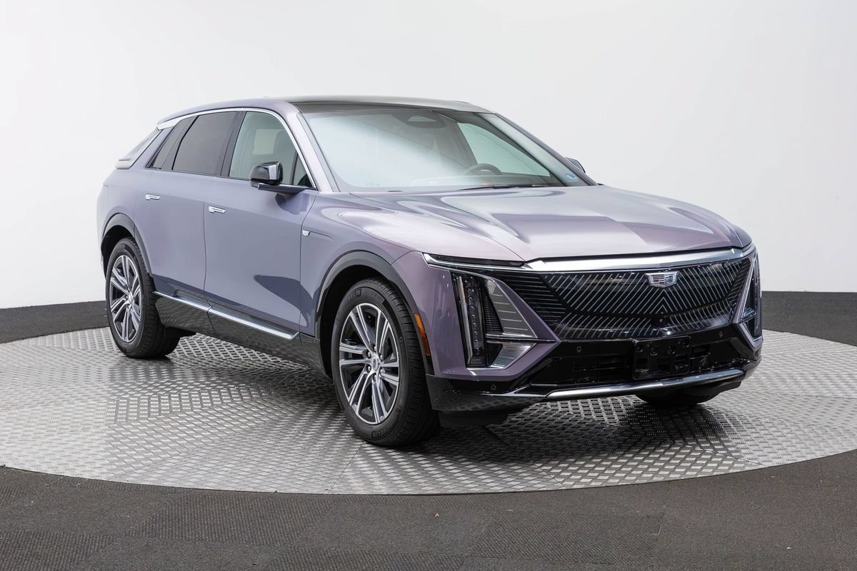 Used 2024 Cadillac Lyriq Luxury AWD/4WD image 4