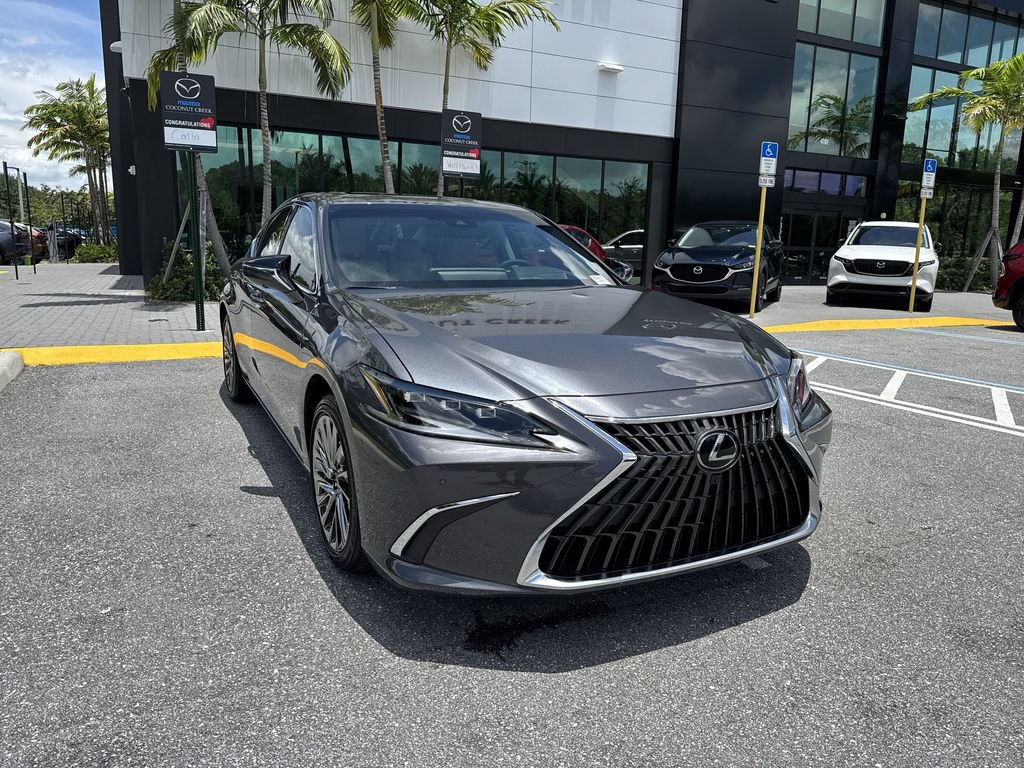 Used 2024 Lexus ES 300h Ultra Luxury w/ Accessory Package (Z2) FWD image 7