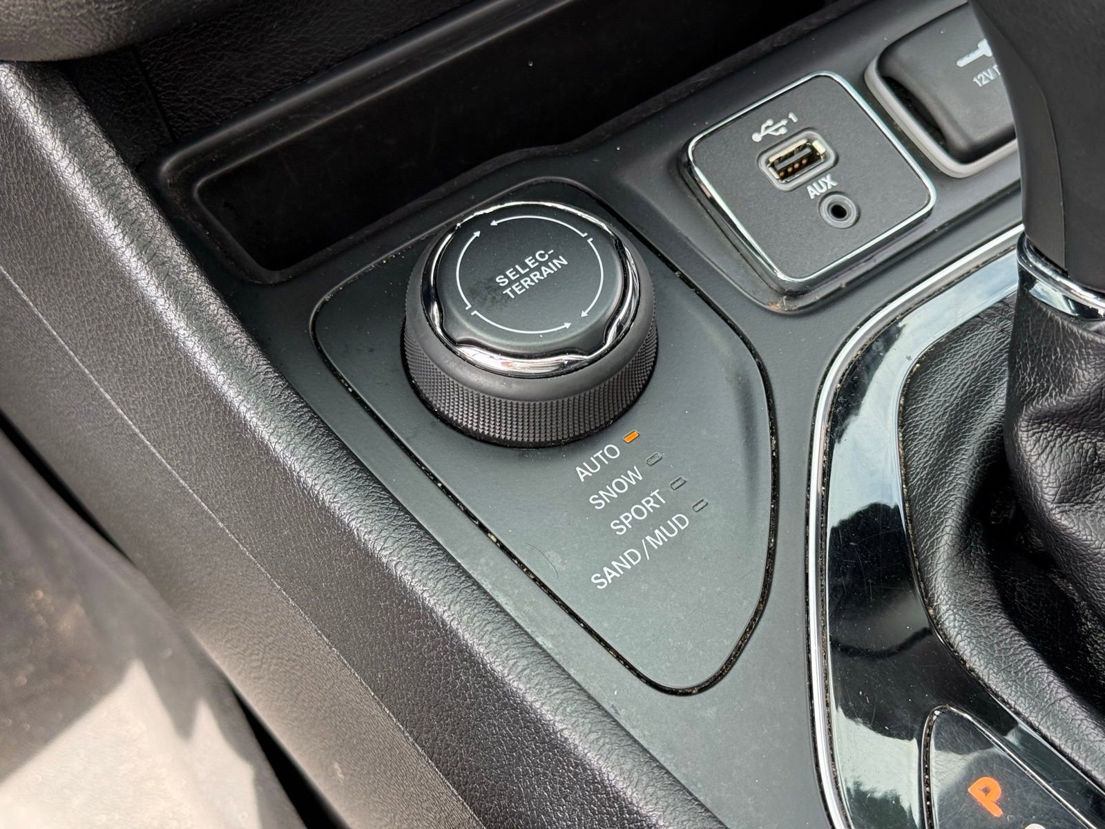 Used 2019 Jeep Cherokee Limited image 22