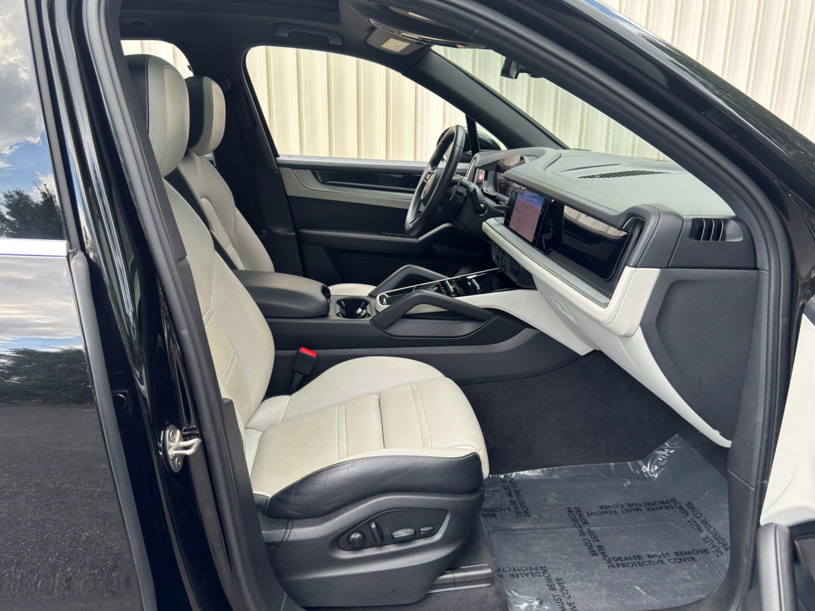 Used 2024 Porsche Cayenne AWD/4WD image 16
