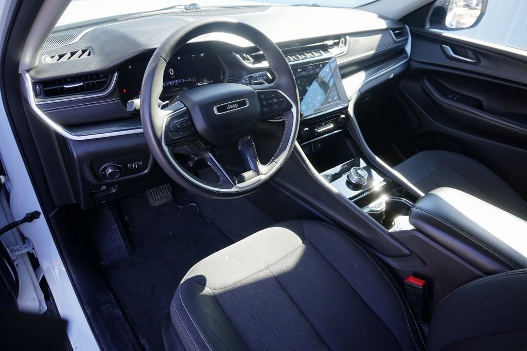 Used 2023 Jeep Grand Cherokee L Laredo image 12