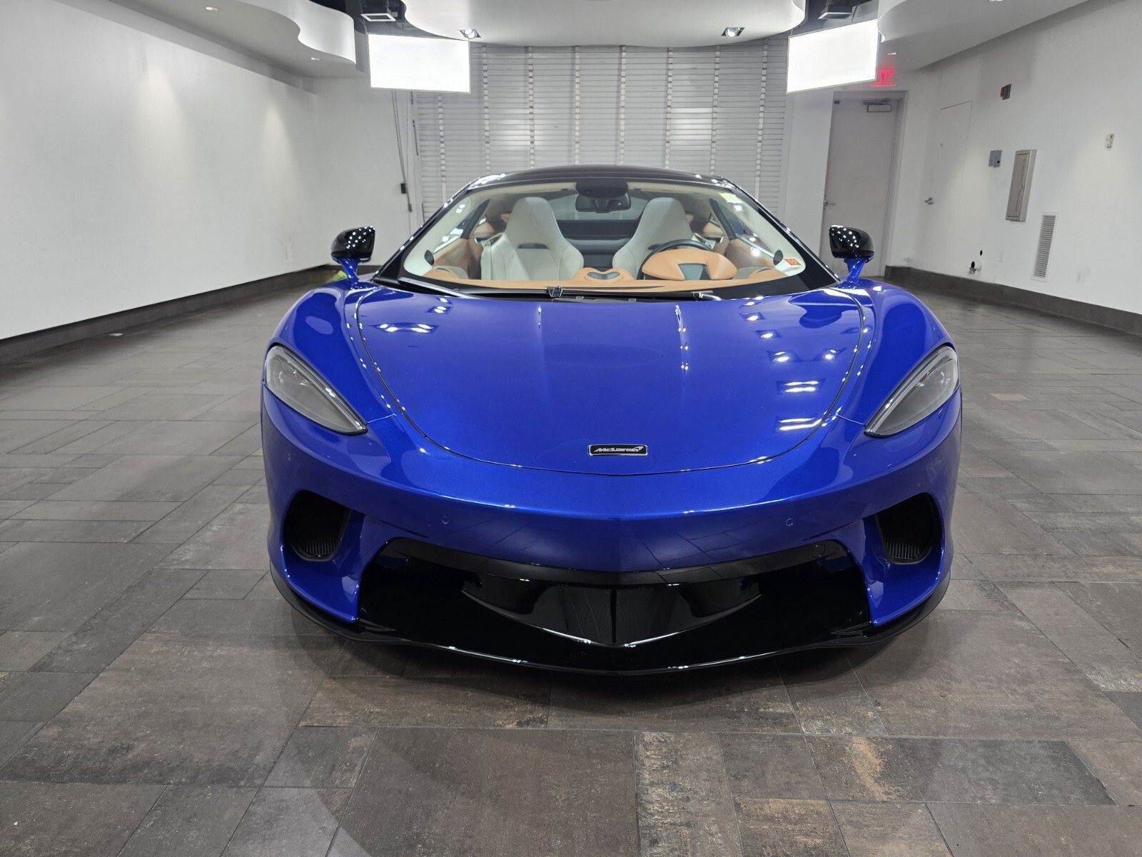Used 2023 McLaren GT RWD image 2