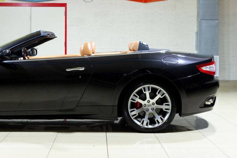 Used 2015 Maserati GranTurismo Convertible RWD image 6