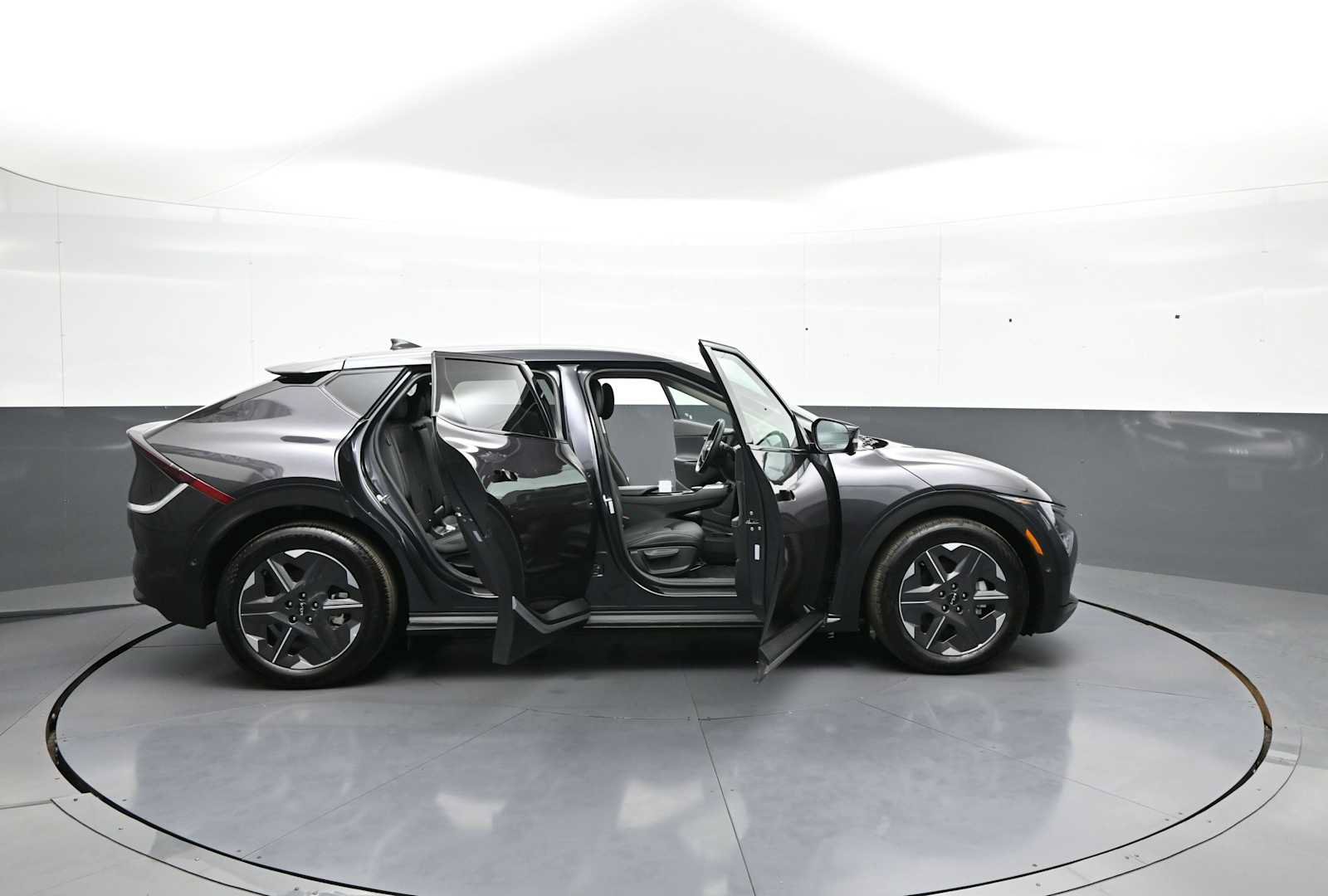 Certified 2025 Kia EV6 Light w/ Light LR Technology Package AWD/4WD image 41