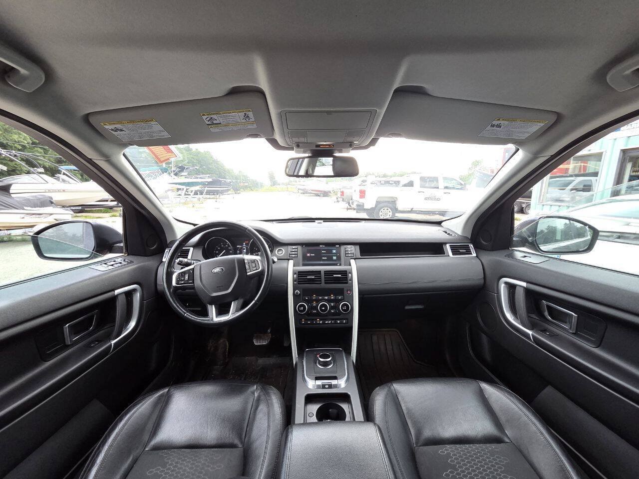 Used 2017 Land Rover Discovery Sport SE AWD/4WD image 16