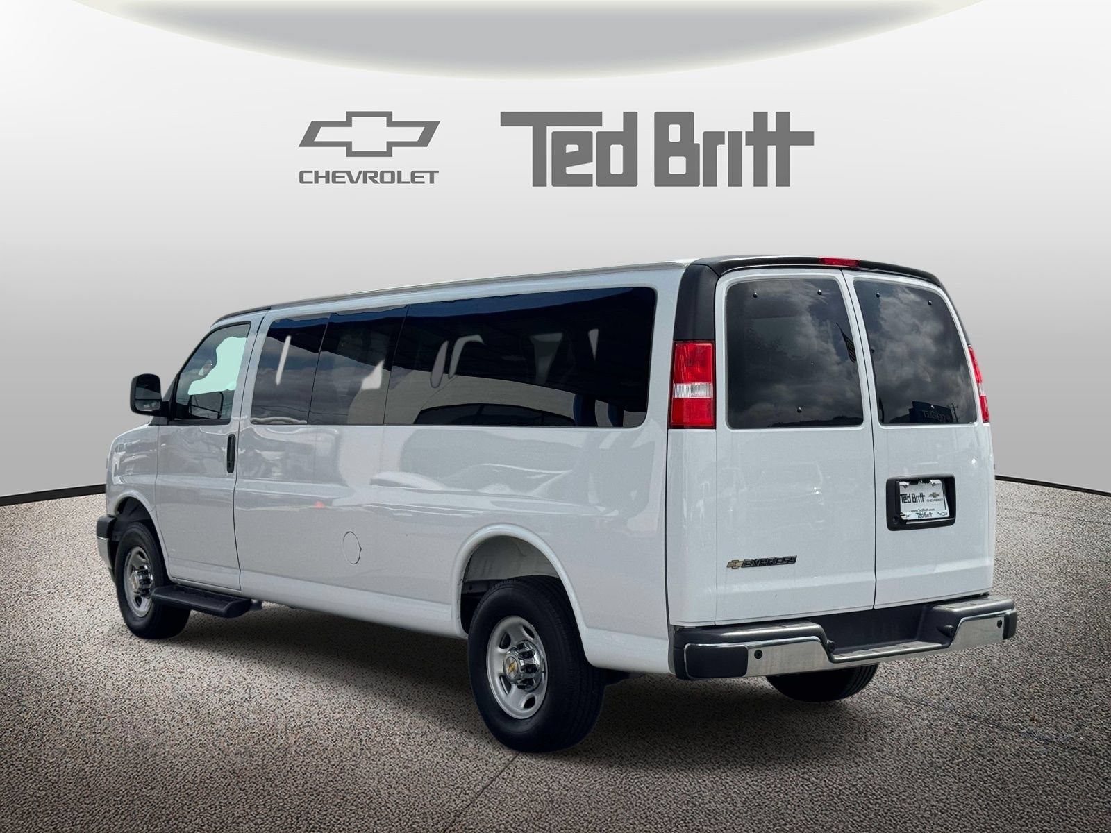 Certified 2025 Chevrolet Express 3500 LT w/ LT Preferred Equipment Group RWD image 6