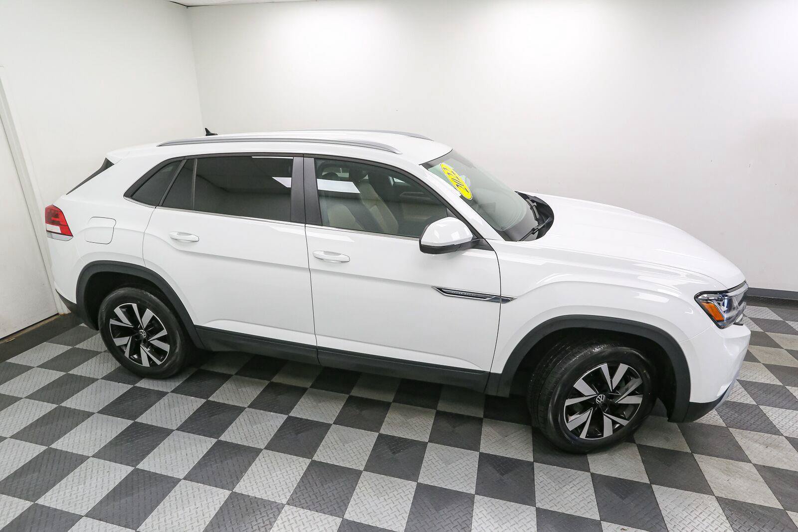 Certified 2022 Volkswagen Atlas Cross Sport SE AWD/4WD image 6