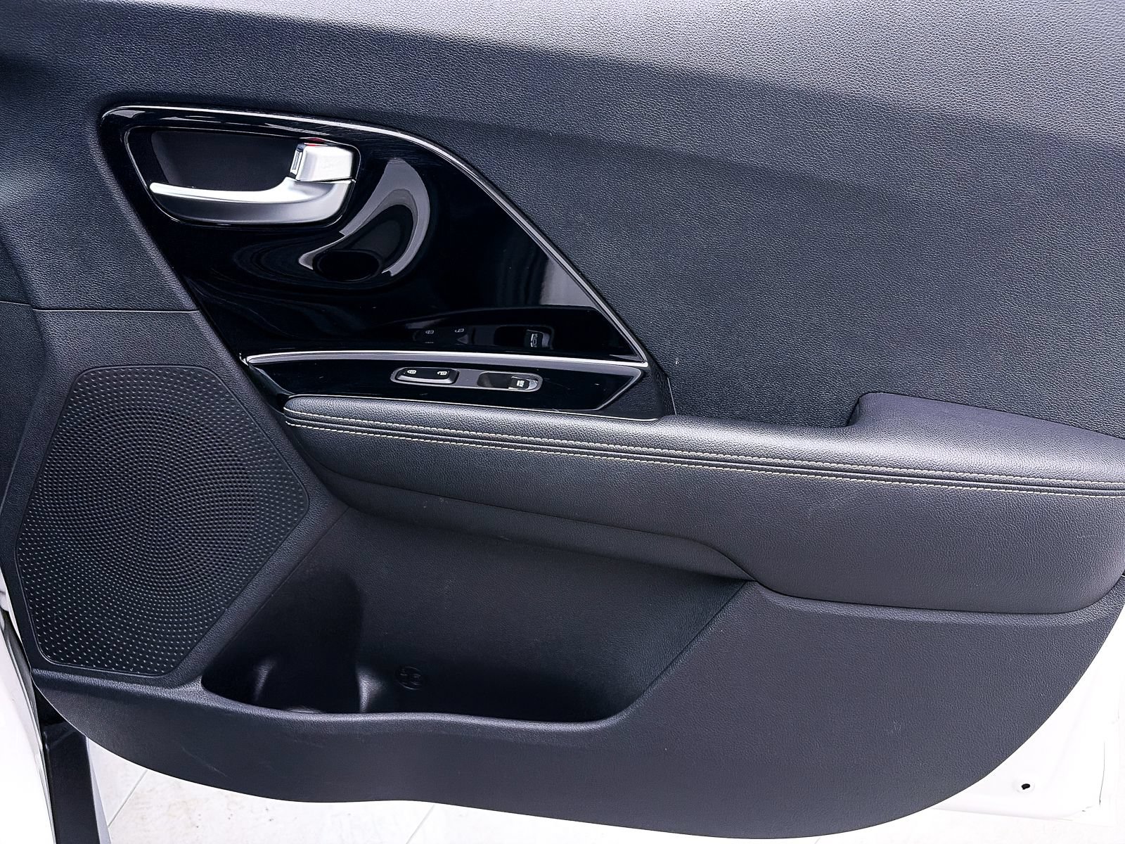 Certified 2022 Kia Niro EX FWD image 33