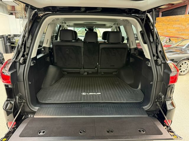 Used 2021 Lexus LX 570 4WD w/ Luxury Package image 21