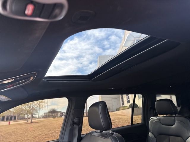 Used 2023 Jeep Grand Cherokee L Laredo image 7