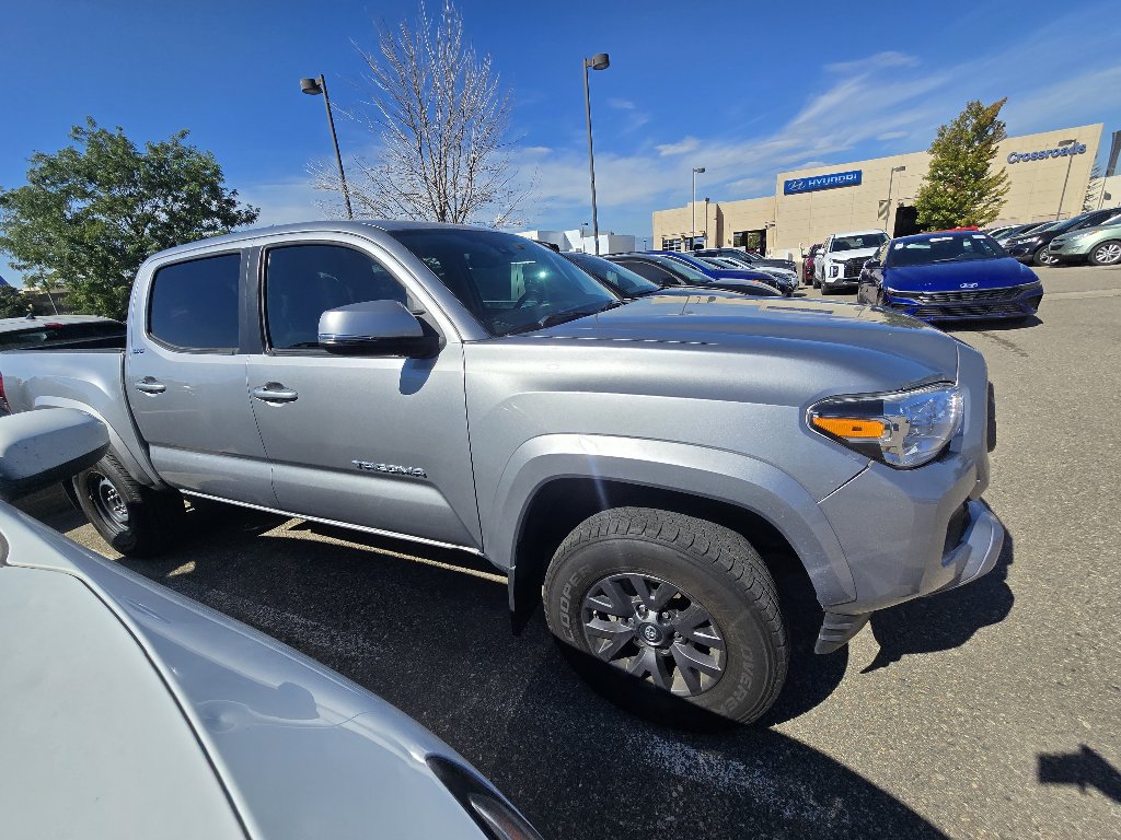 Used 2020 Toyota Tacoma SR5 AWD/4WD image 19