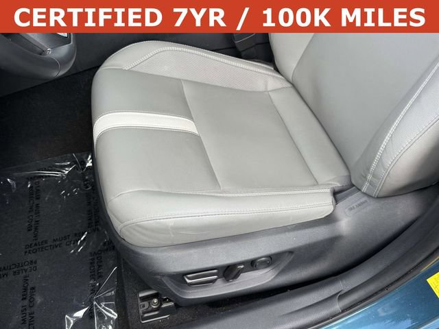 Used 2025 Toyota Camry SE w/ Convenience Package FWD image 16