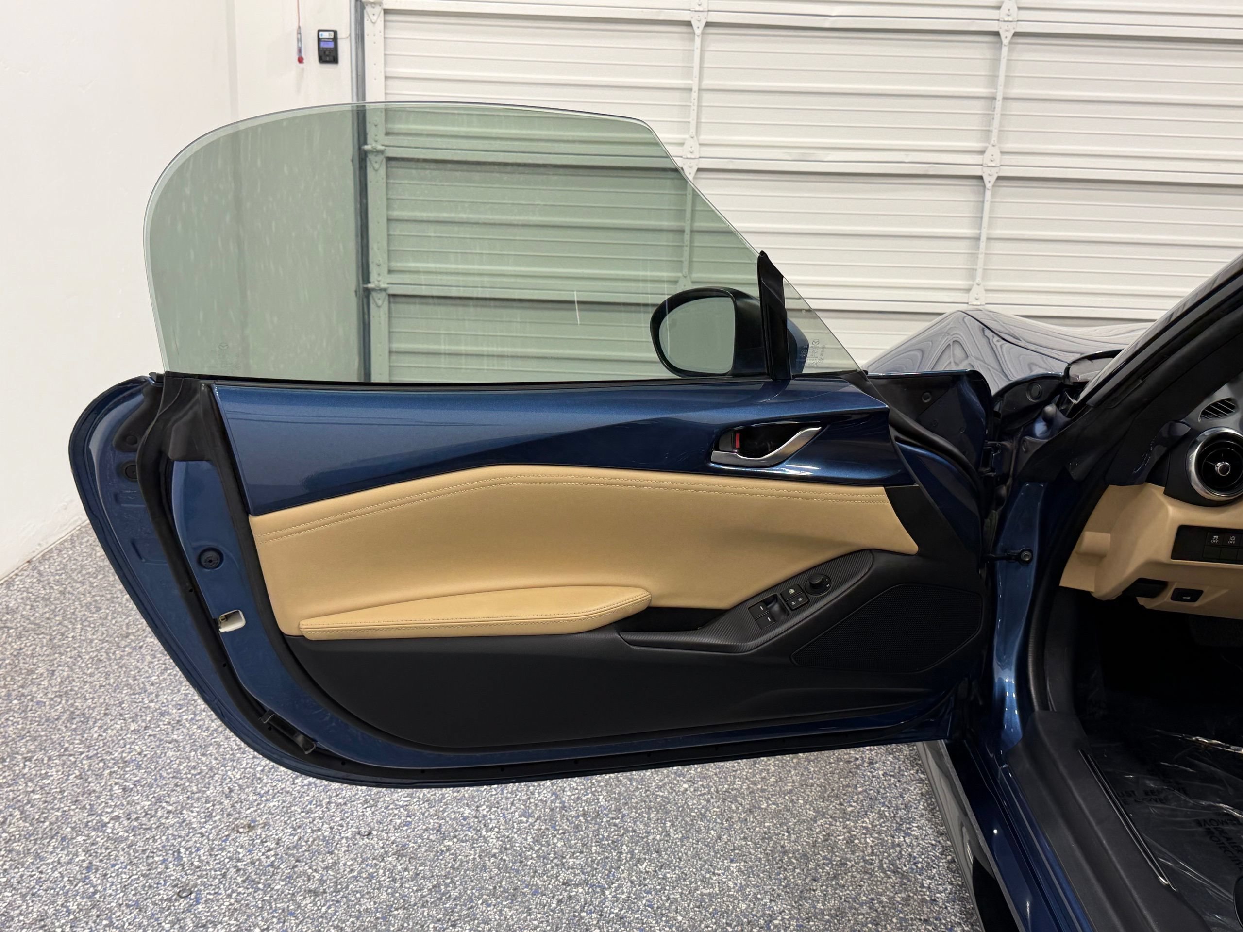 Used 2020 MAZDA MX-5 Miata Grand Touring w/ Appearance Package RWD image 19
