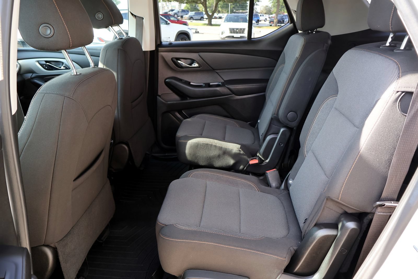 Used 2021 Chevrolet Traverse LT FWD image 15