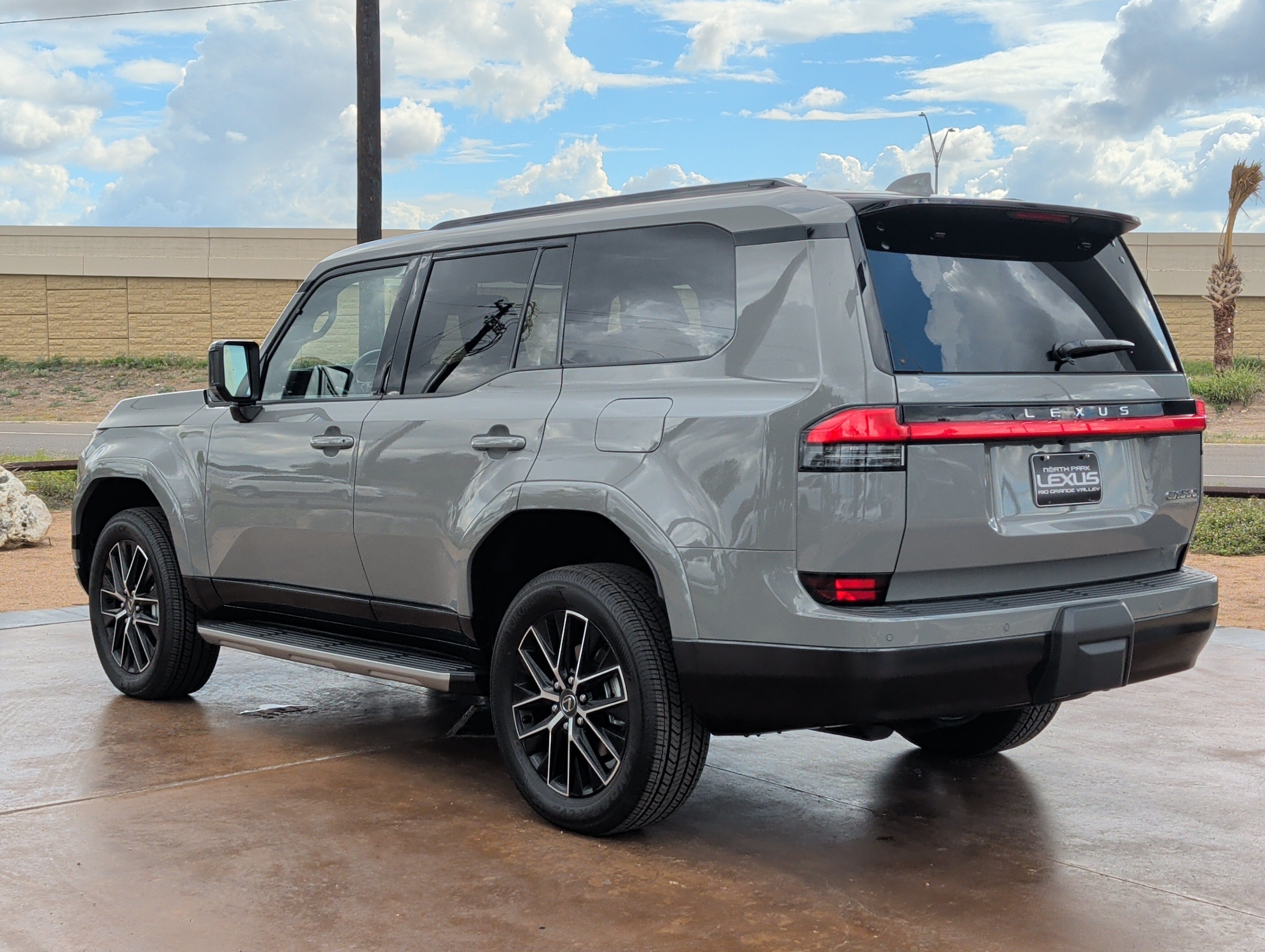 Used 2026 Lexus GX 550 w/ Accessory Package (2T) AWD/4WD image 4