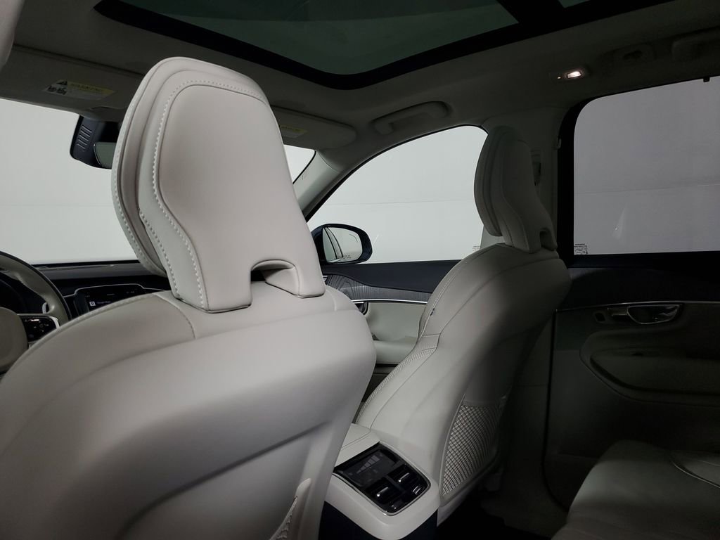 Certified 2025 Volvo XC90 B6 Ultra image 16
